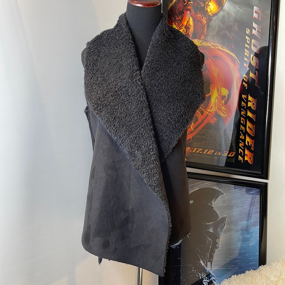 Chelsea & Theodore Faux Fur Vest L